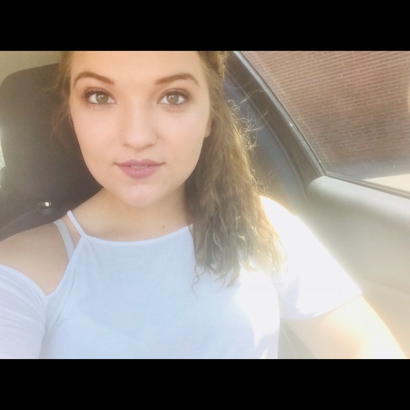 Meet your Posher, Dakota - Picture 1 of 1